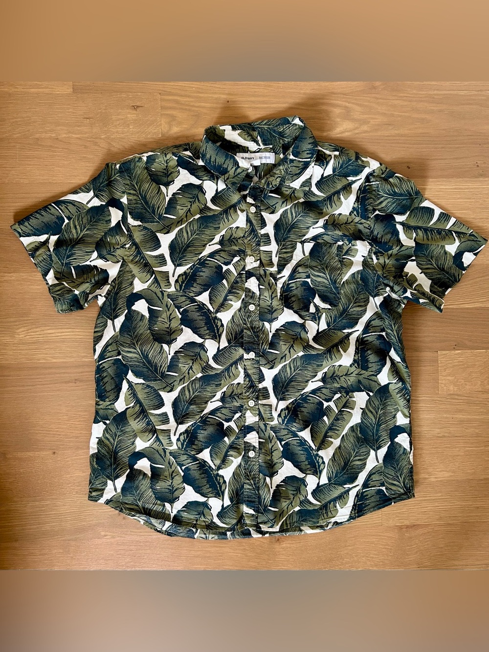 Old Navy Men’s XL Tropical Leaf Print Short Sleeve Button Down Shirt